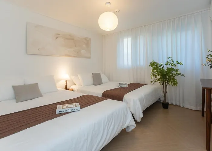 Apartamento 'mor Stay'6 People,airport Bus,mang-won Market 3 Min,홍대 10 Min,명동 20 Min,han River Park
